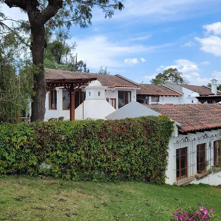 Villa Amplia casa Antigua Guatemala con pérgola y jardín
